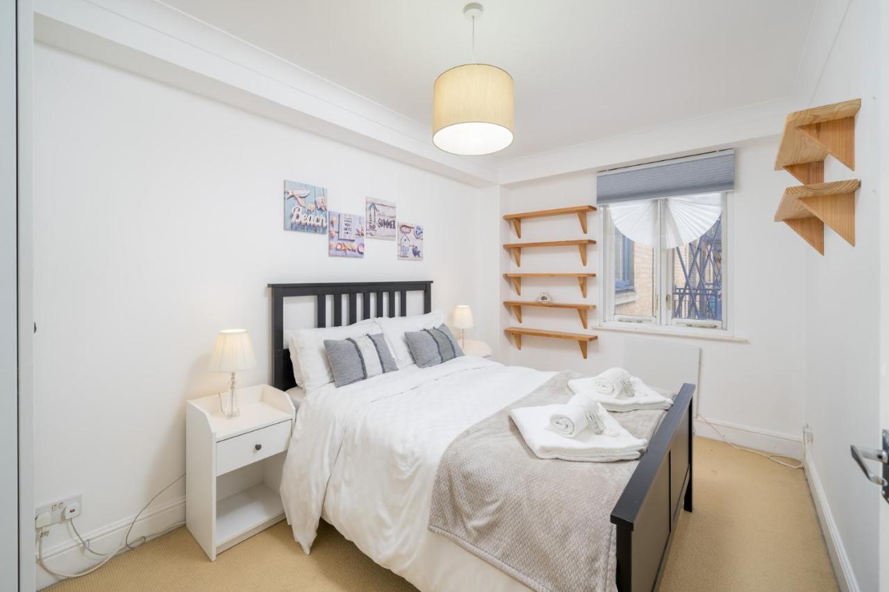 Crossharbour Canary Wharf 2 Bed Duplex Apartament